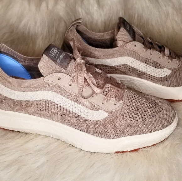 *NEW* VANS UA UltraRange VR3 - Picture 6 of 15